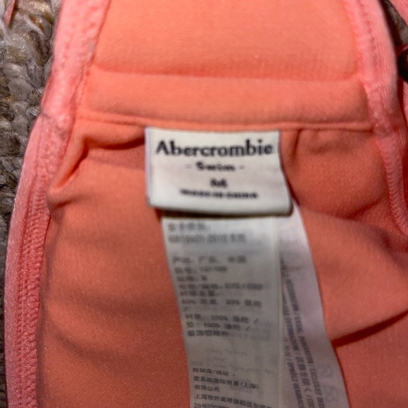 Bikini - Picture 3 of 3